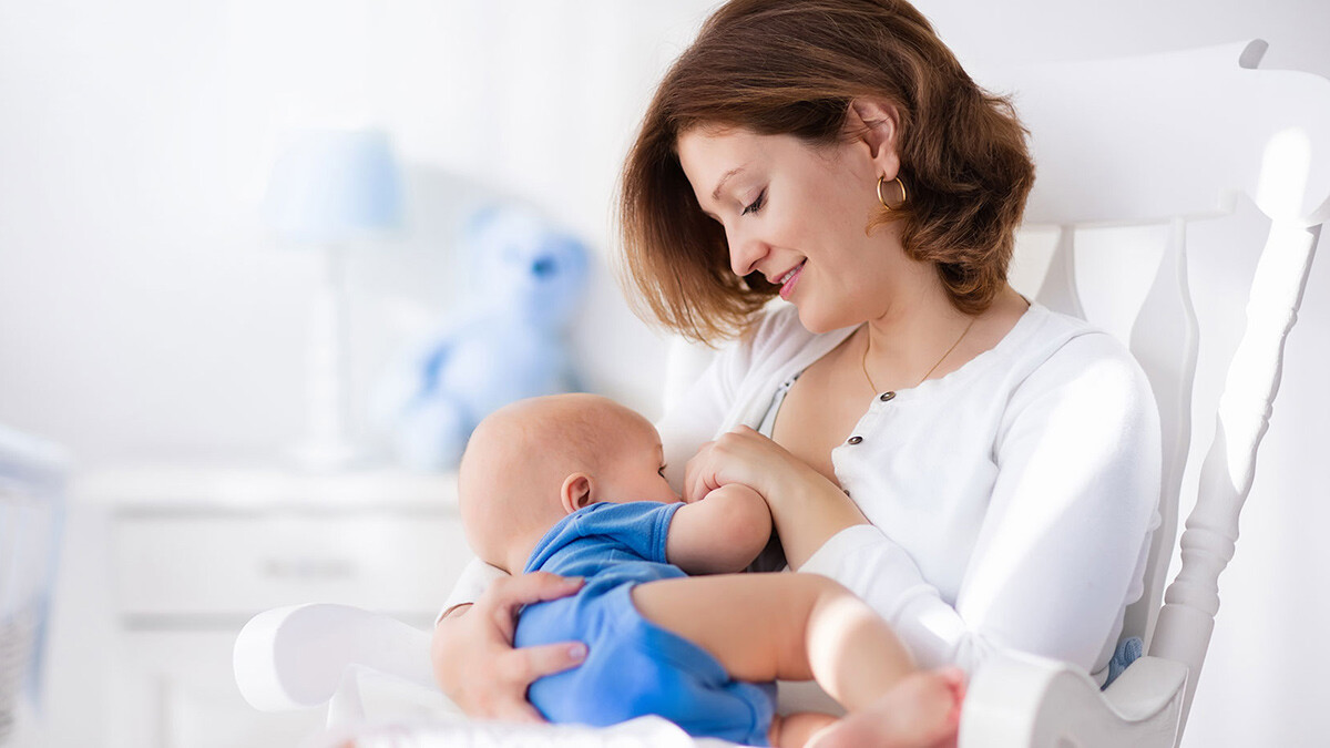 Kovid pozitif anneler bebeklerini emzirmeli