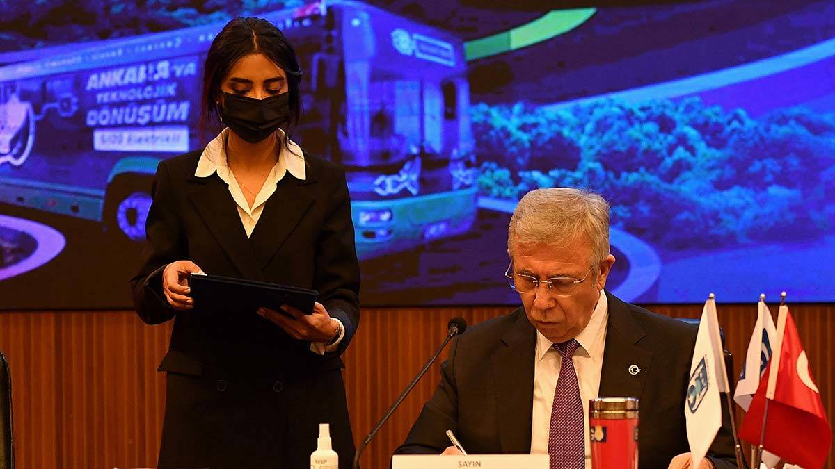 Başkent'e yeni otobüs alımı için imzalar atıldı