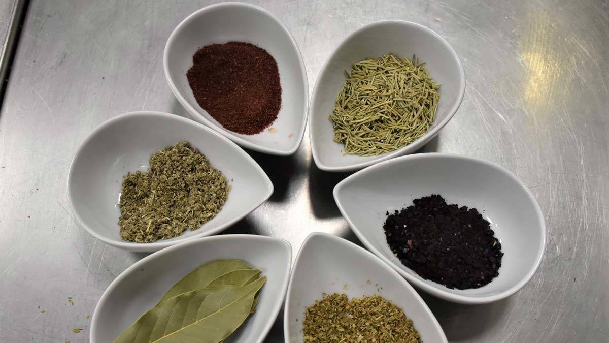 İzmir Ekonomi Üniversitesi şefleri, 'Turquality Projesi' kapsamında ABD'li şeflere Türk baharatlı geleneksel yemekleri tanıttı.