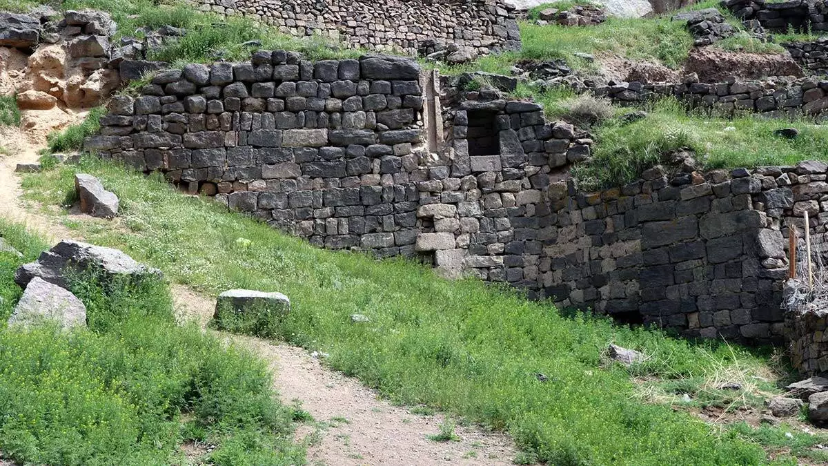 Abd'li yönetmen elia kazan'ın 4 yaşına kadar anne ve babasıyla birlikte yaşadığı, kayseri'nin melikgazi ilçesi germir mahallesi'ndeki evi harabeye döndü.