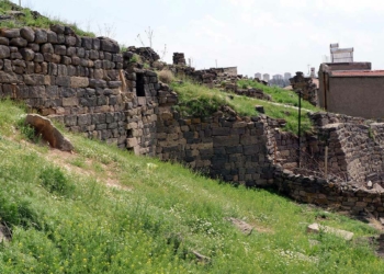 ABD'li yönetmen Elia Kazan'ın Kayseri'deki evi harabeye döndü