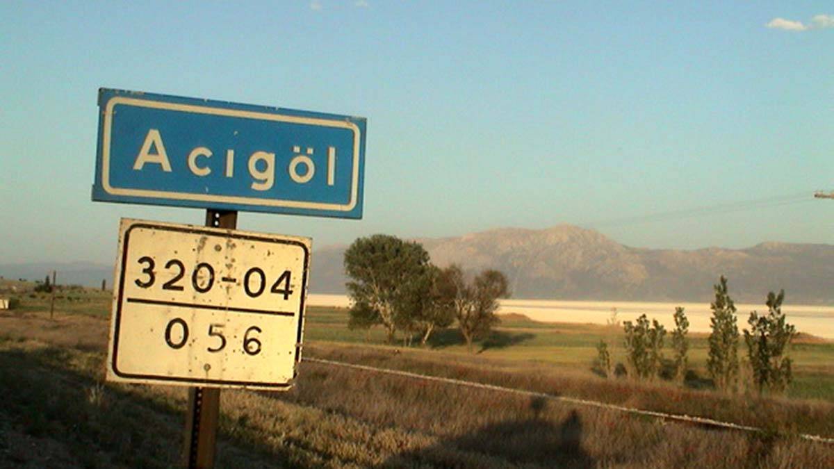 Kesici, vahşi tarımsal sulama ve kaçak sondajın yanı sıra sodyum sülfat çıkarılması amacıyla oluşturulan kurutma havuzlarının bunda etkisi olduğunu kaydetti.