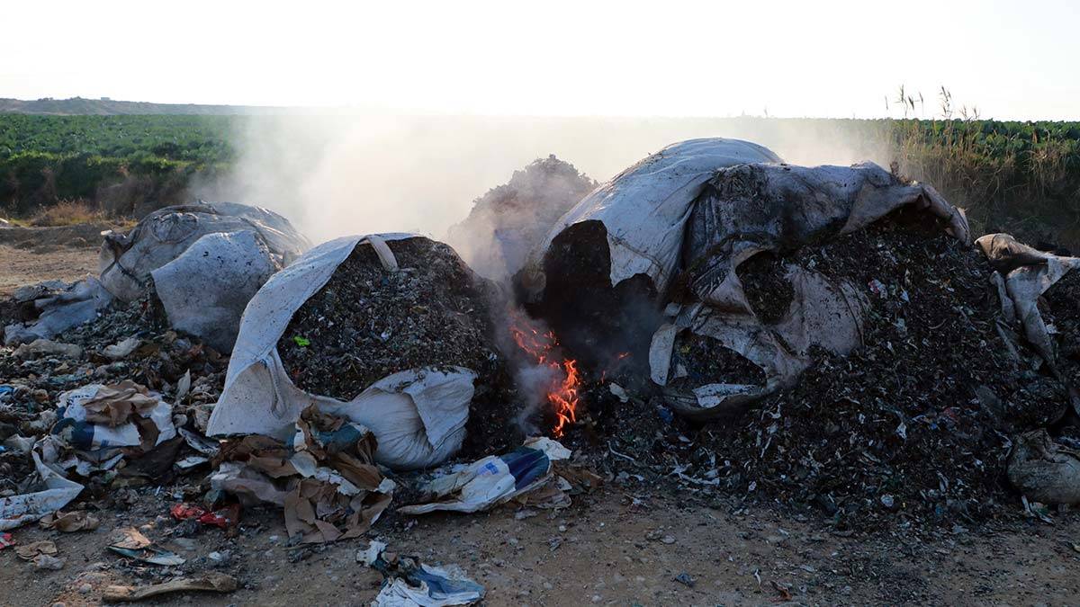 Adana’da 32 geri dönüşüm firmasına ithal ettiği ya da topladığı atıkları kentin çeşitli bölgelerine dökmesi üzerine 7 milyon 900 bin lira ceza kesildi.