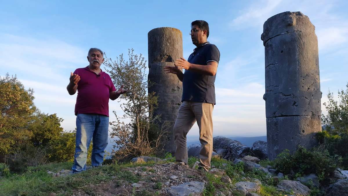 Adana'nın Kozan ilçesinde yaklaşık 670 metre yükseklikteki Uzunoğlan Tepesi’nde tarihi rölyef ve tapınağa zarar verildi. 