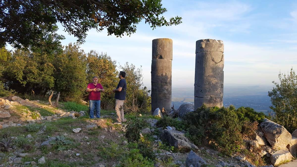 Tarihi rölyef ve tapınağa zarar verildi