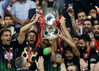 Akhisarspor'da buruk kutlama