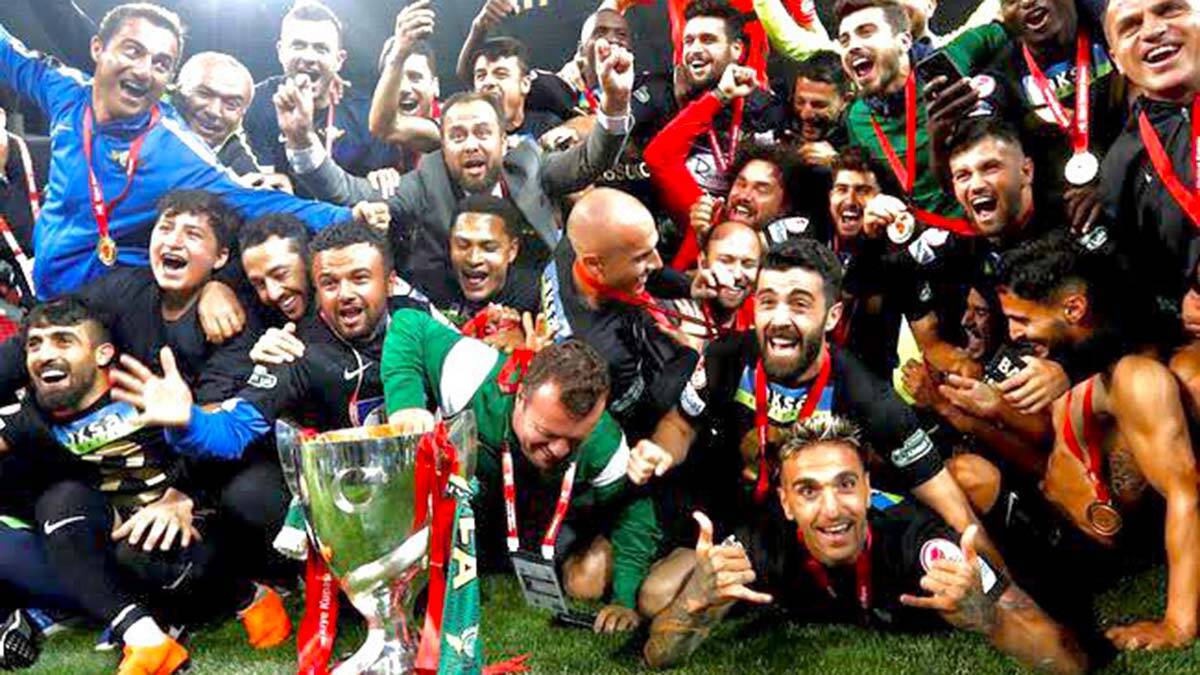  Sosyal medyada taraftarlar, kupanın yıl dönümünde kulübün 3 yılda geldiği noktayı eleştirdi.