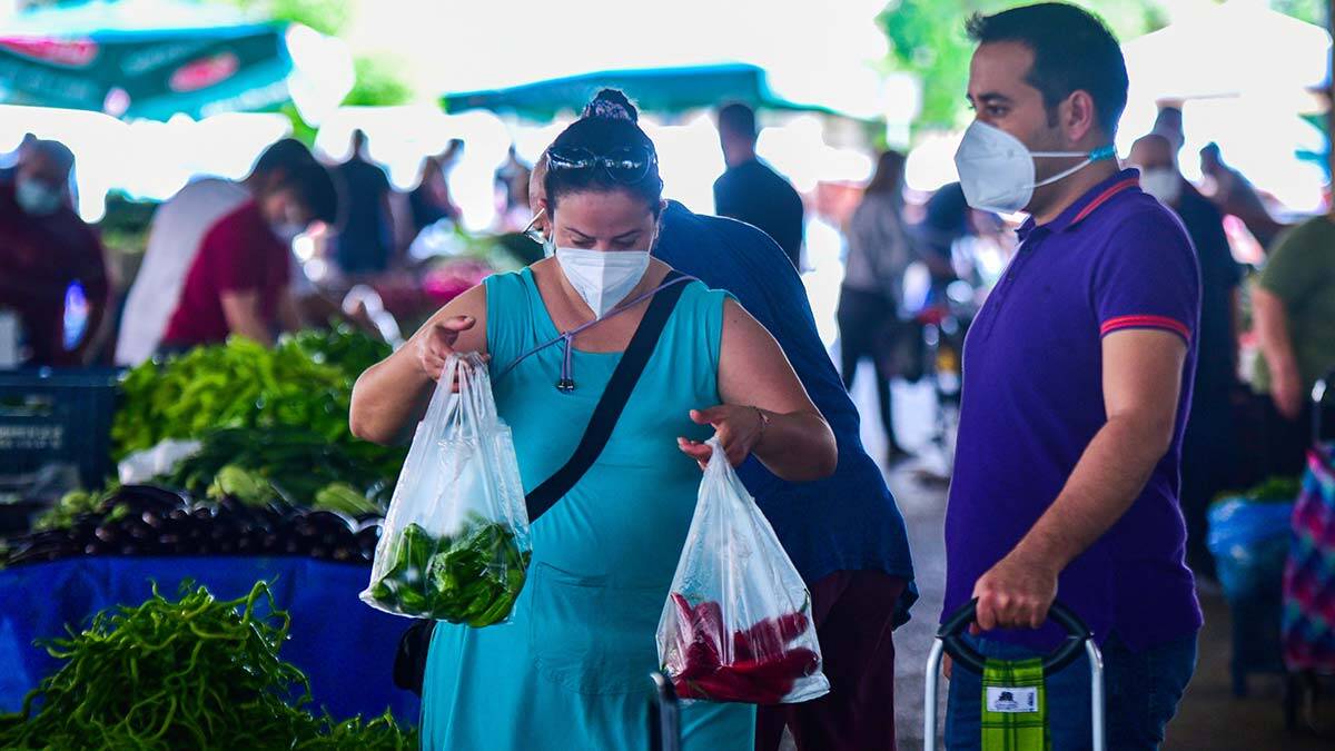 Antalya pazarlarında alışveriş hareketliliği