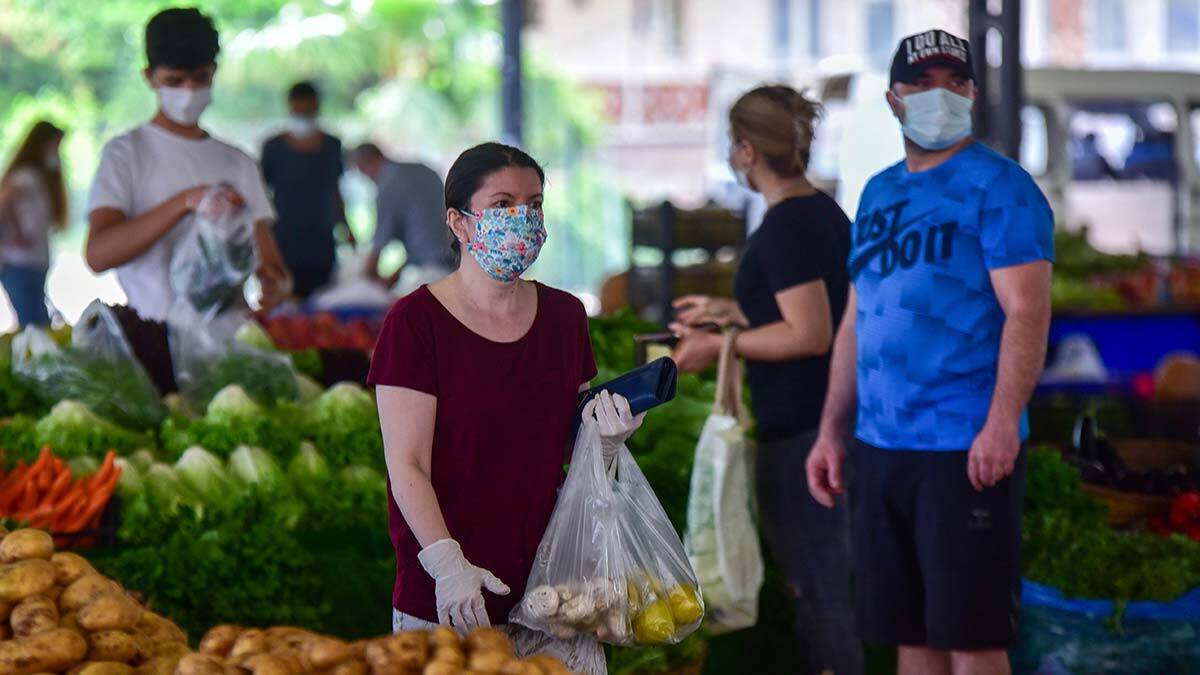 Antalya pazarlarında alışveriş hareketliliği