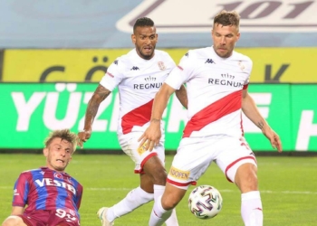 Antalyaspor Podolski ile yollarını ayırıyor