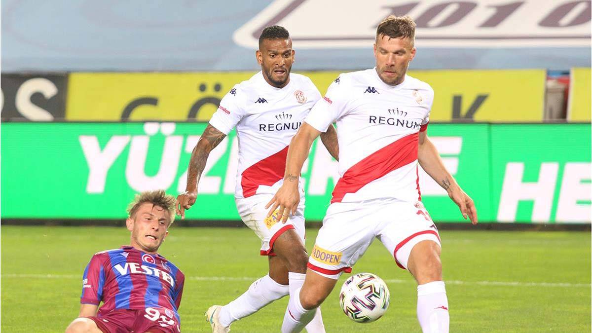 Antalyaspor Podolski ile yollarını ayırıyor