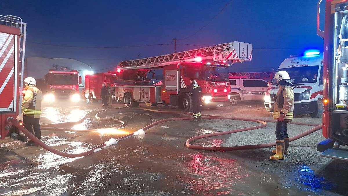 İzolasyon malzemesi üreten fabrikada yangın