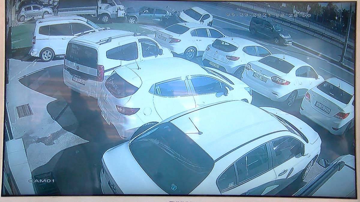 Avcılar'da zincirleme kaza 12 araç birbirine girdi 