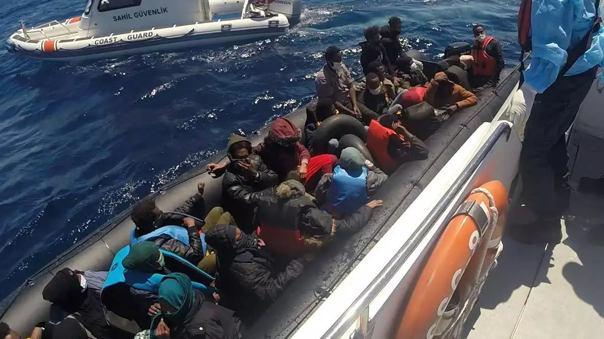 Ayvacık açıklarında 80 kaçak göçmen kurtarıldı