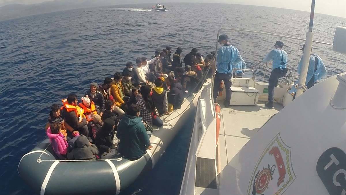 Ayvacık açıklarında 80 kaçak göçmen kurtarıldı