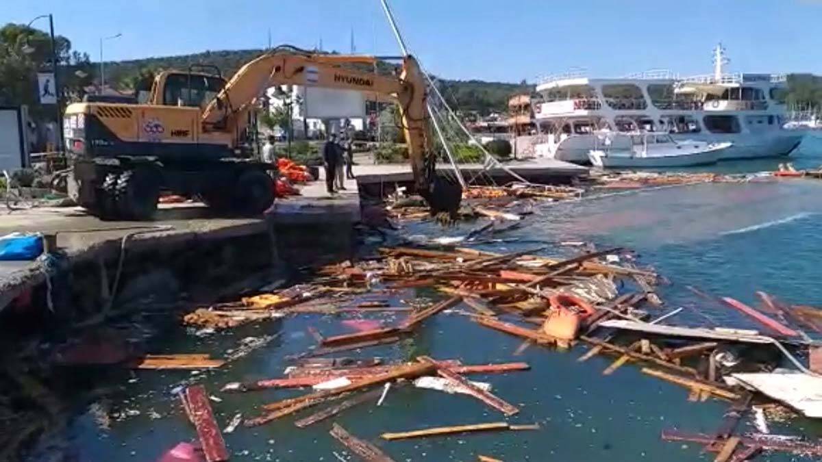 Ayvalık'ta fırtına sonrası tekne sahipleri barınak istedi