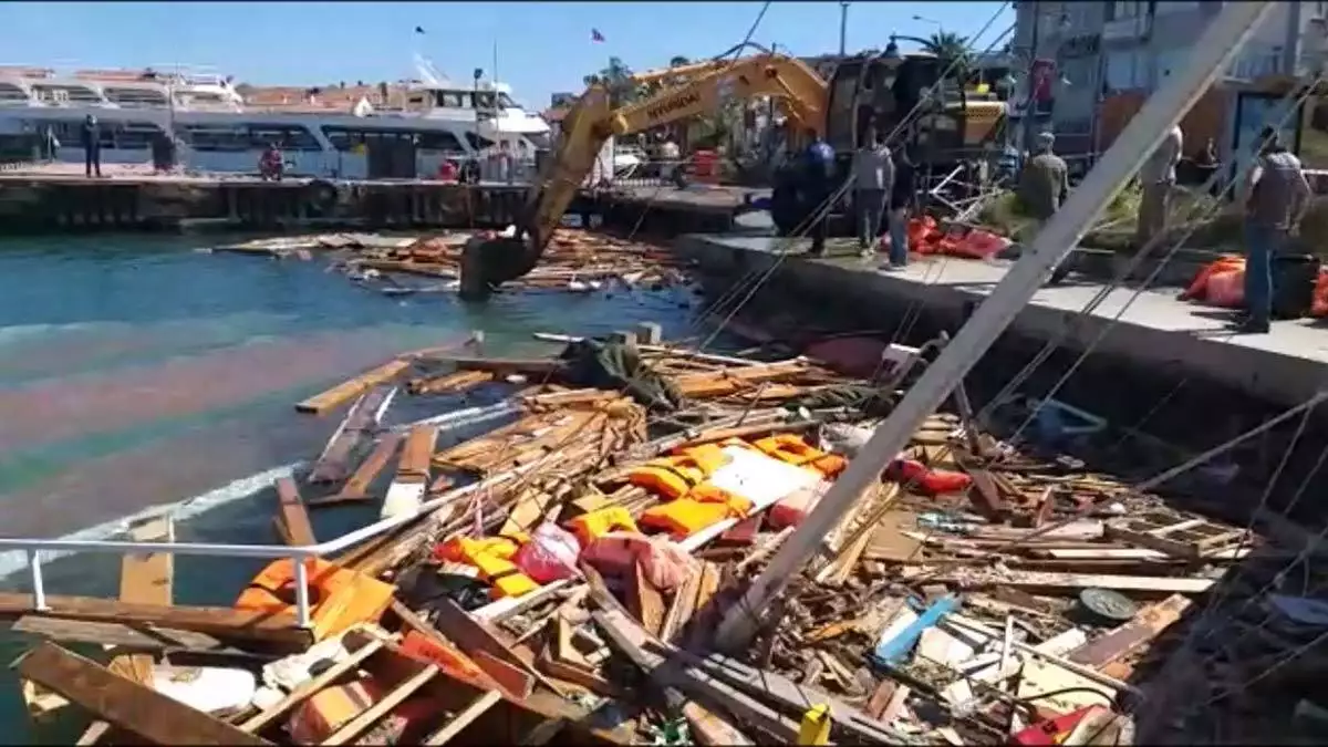 Ayvalık'ta fırtına sonrası tekne sahipleri barınak istedi