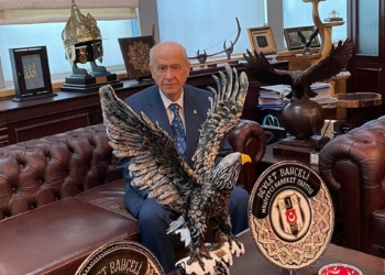 Bahçeli, Beşiktaş'ı tebrik etti