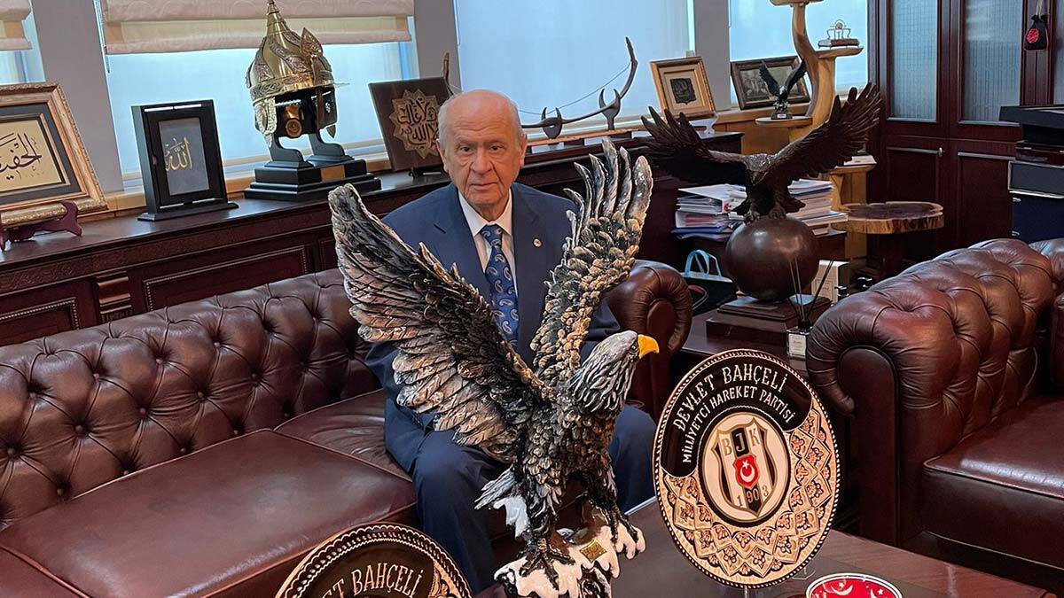 Bahçeli, Beşiktaş'ı tebrik etti