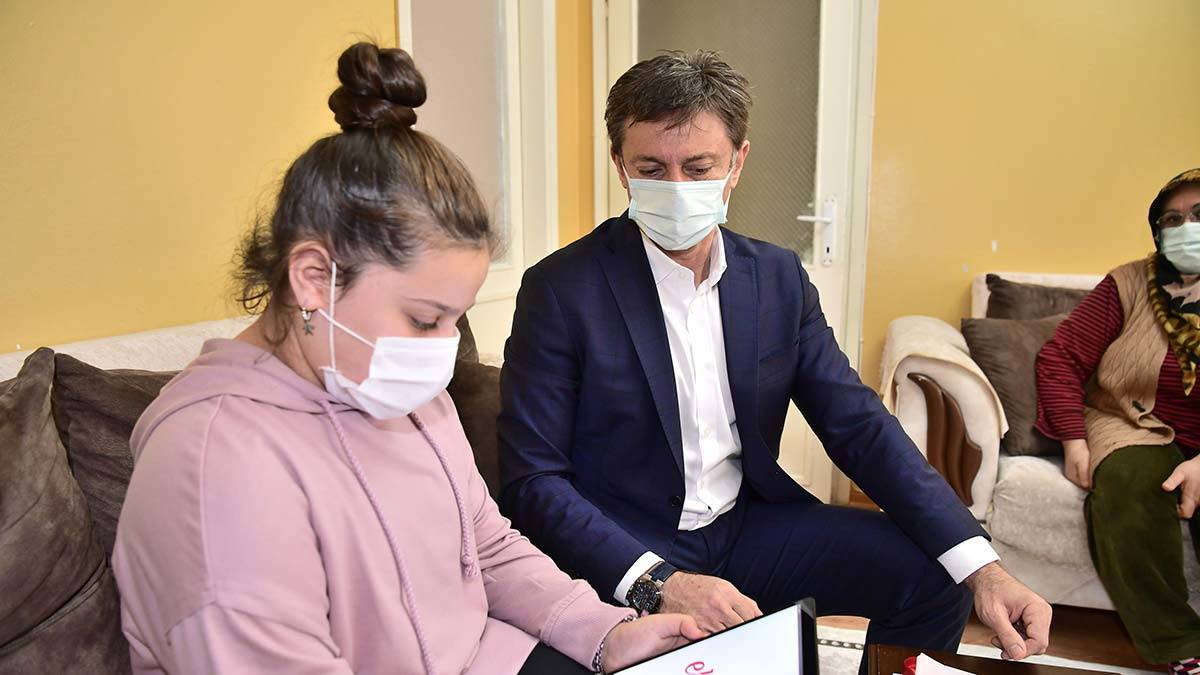 Bahçelievler'de öğrencilere ücretsiz tablet