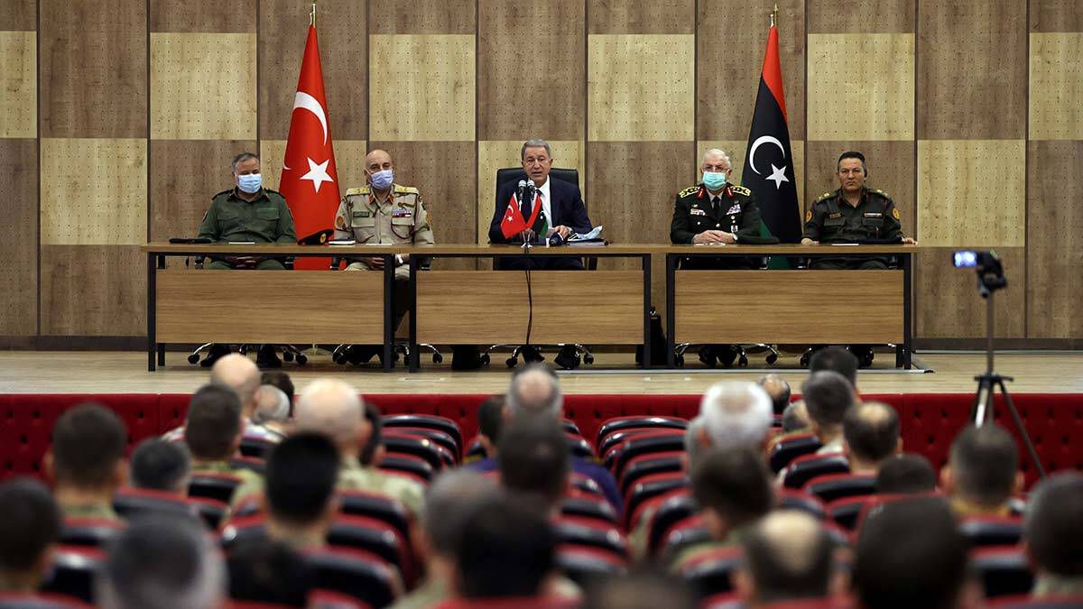 Milli Savunma Bakanı Hulusi Akar, "Biz 'barış, huzur, diyalog, iyi komşuluk ilişkileri' diyoruz. Buna karşılık maalesef Yunanistan'dan tahrik kriz çıkartma saygısızlık ve tehdit dili var.