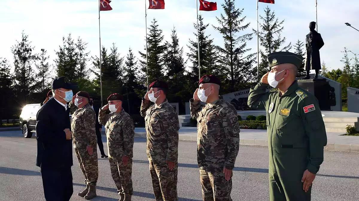 Milli savunma bakanı hulusi akar, "mısır ile ilişkilerimizin gelişmekte olduğunu görüyoruz. Bu dosta güven, sevinç veriyor, bazılarını da korkutuyor ve yıldırıyor".