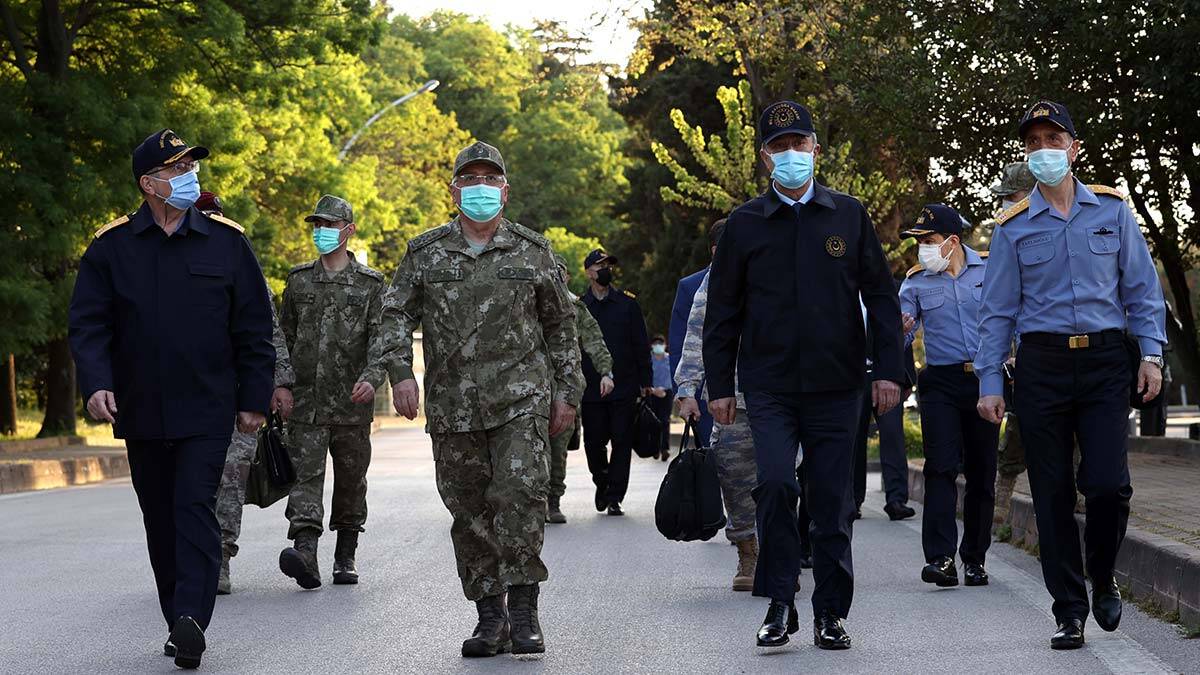 Milli Savunma Bakanı Hulusi Akar, "Tek amacımız; terörle teröristle mücadele, bundan kimsenin şüphesi olmasın" dedi.