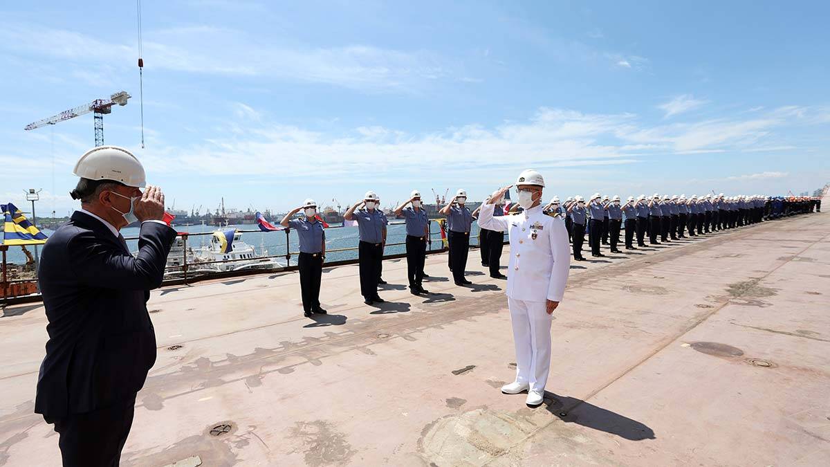Milli Savunma Bakanı Hulusi Akar, "Teröristlerin inleri başlarına yıkıldı, yıkılmaya devam ediliyor" dedi.