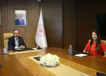 Bakan Kasapoğlu dünya rekortmeni Fatma Uruk'u kabul etti
