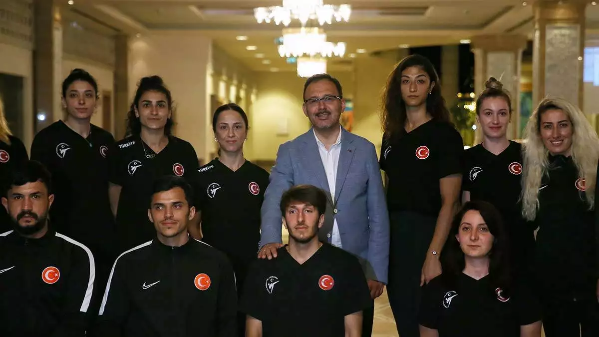 Kasapoğlu tekvando kadın milli takım kampını ziyaret etti