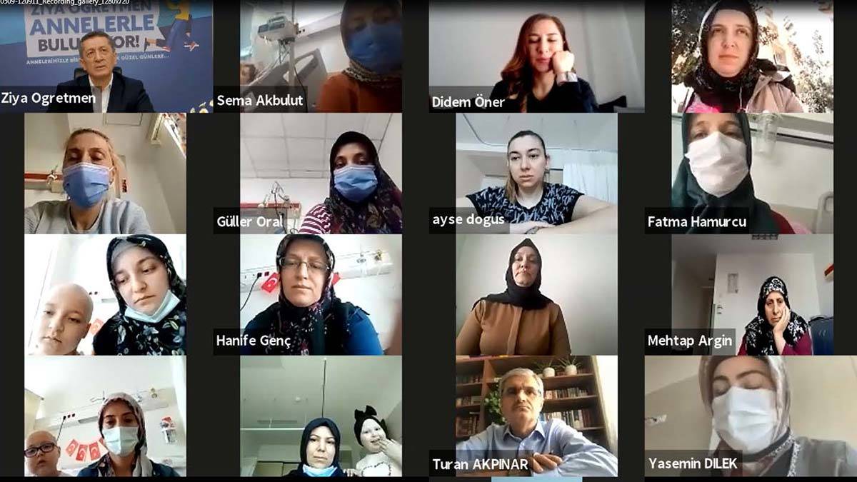 Bakan Selçuk hastanede çocukları eğitim gören annelerle görüştü