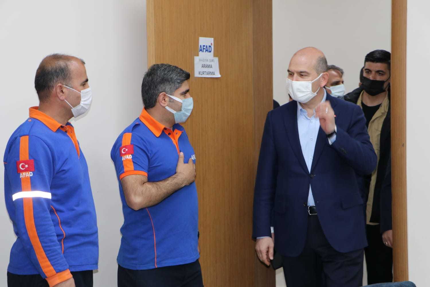 e- başvuru üzerinden 697 bin 599 kişiye çalışma izni