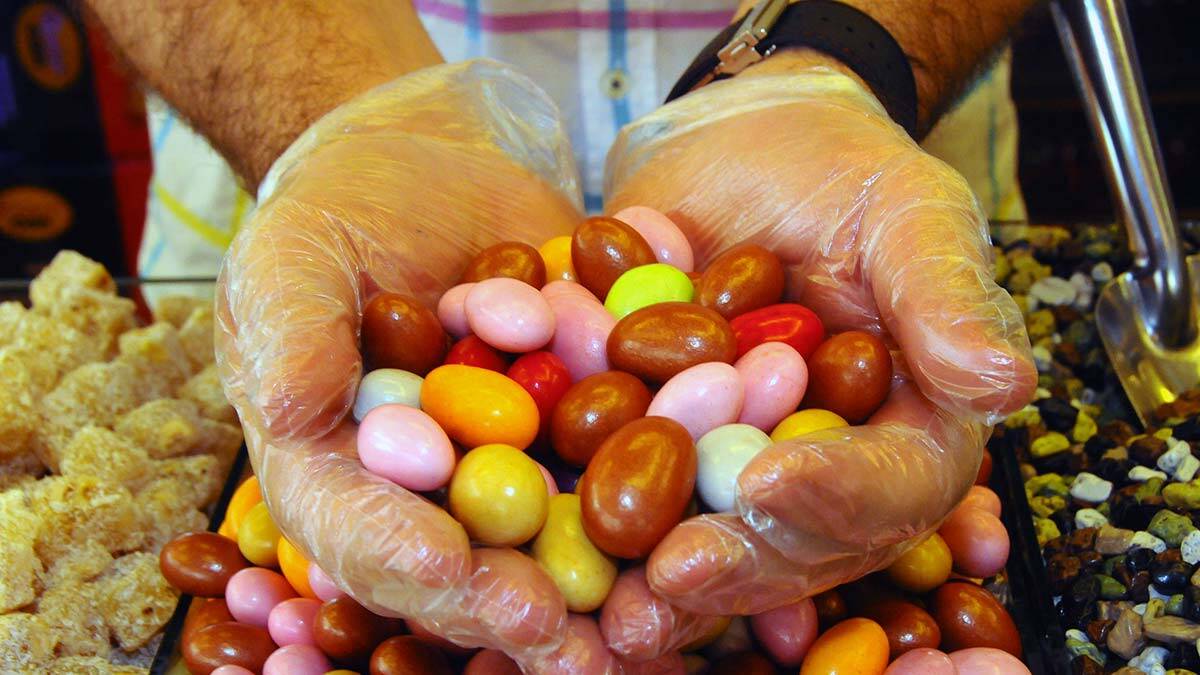 Aşırı tüketilen şekerin cinsel hayatı olumsuz etkilediğini söyleyen Üro-Androloji Uzmanı Prof. Dr. Halim Hattat, yaklaşan Ramazan Bayramı’nda dikkatli olunmasını önerdi.