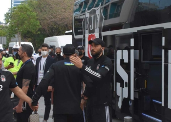 Beşiktaş kafilesi stada hareket etti