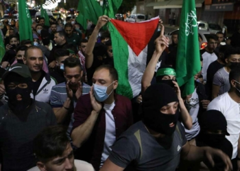 Binlerce Filistinli El Halil'de protesto düzenledi