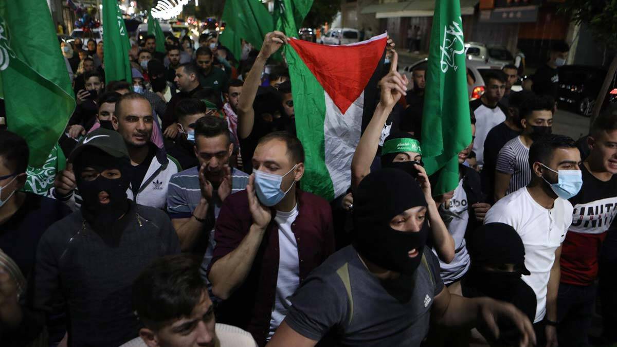 Binlerce Filistinli El Halil'de protesto düzenledi