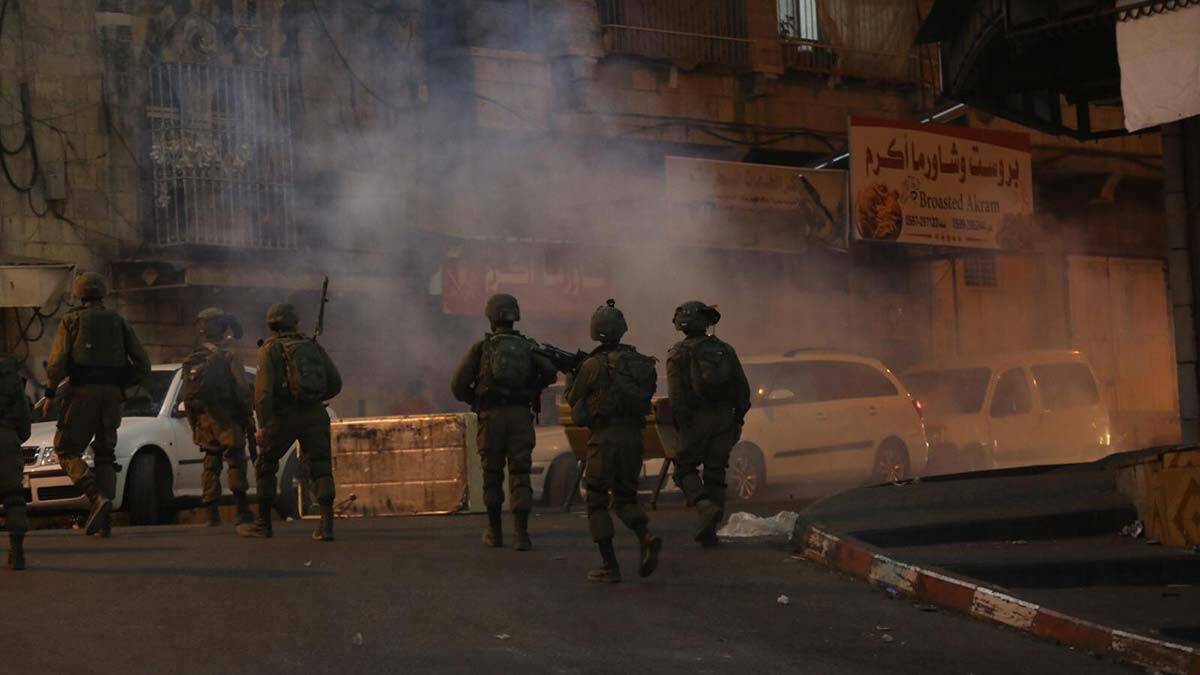 Binlerce Filistinli El Halil'de protesto düzenledi