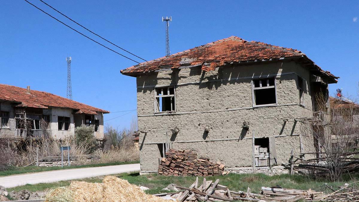 12 Mayıs 1971'de meydana gelen 6,2 büyüklüğündeki Burdur depreminin acısı 50 yıldır taze. Depremde, 57 kişi yaşamını yitirmişti.