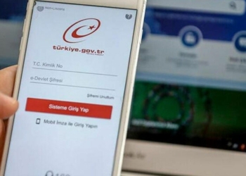 e- başvuru üzerinden 697 bin 599 kişiye çalışma izni