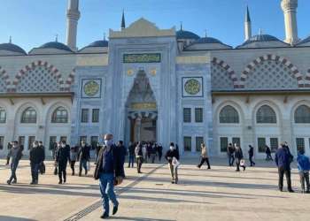 Çamlıca Camii'nde bayram namazı