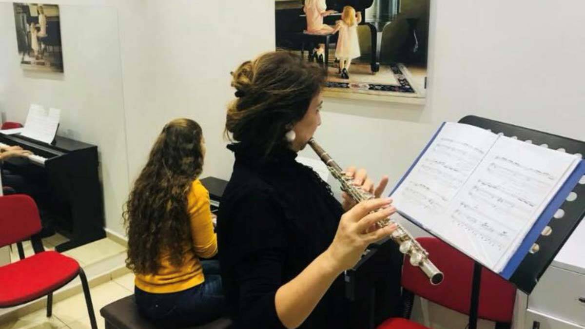 Can kurtaran Ayfer hemşire sanat da yapıyor