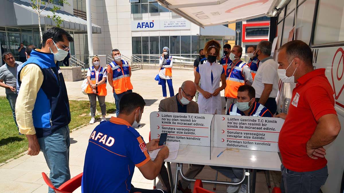 Cankurtaranlardan kan bağışı