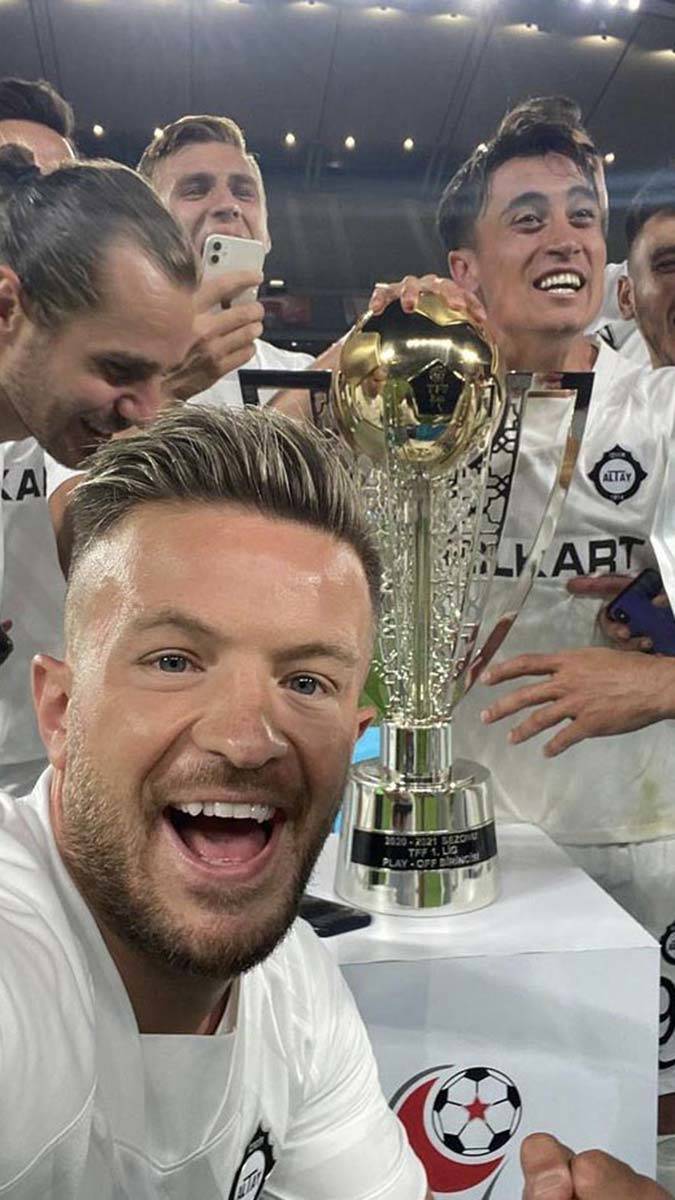 Özgür Özkaya takımın hedefe ulaşmasıyla moral buldu