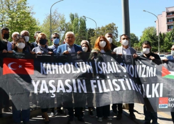 CHP'den İsrail Büyükelçiliği'ne siyah çelenk