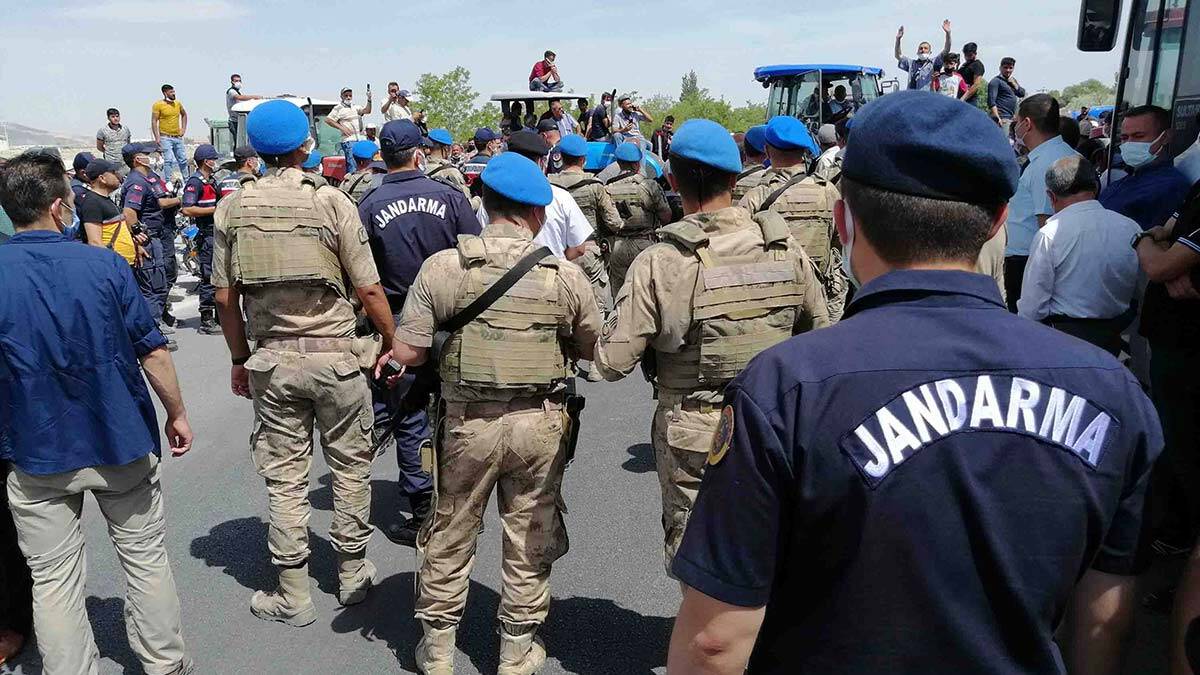 Çiftçiler su eylemi yaptı