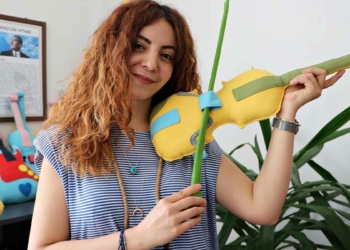 Pelüş oyuncaklarla çocuklara müzik eğitimi