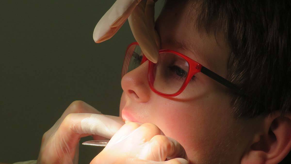 Parmak emme alışkanlığı diş yapısını bozar