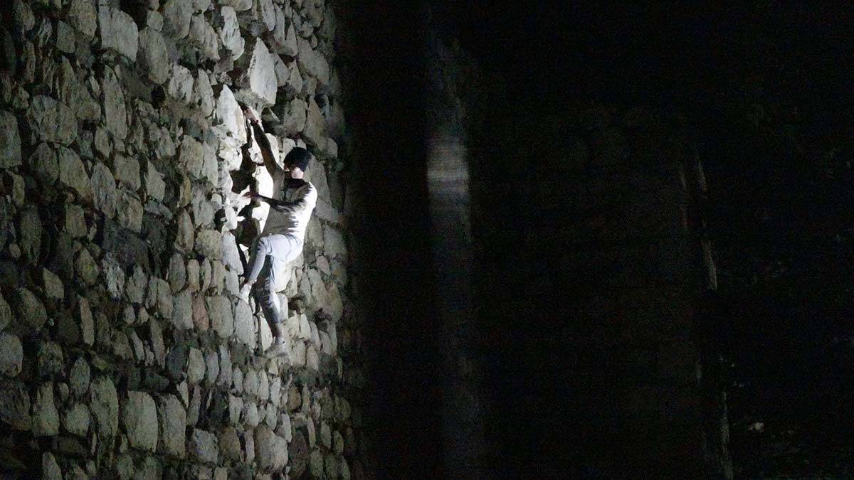 Çorum Kalesi'ne gece tırmanışını polis engelledi