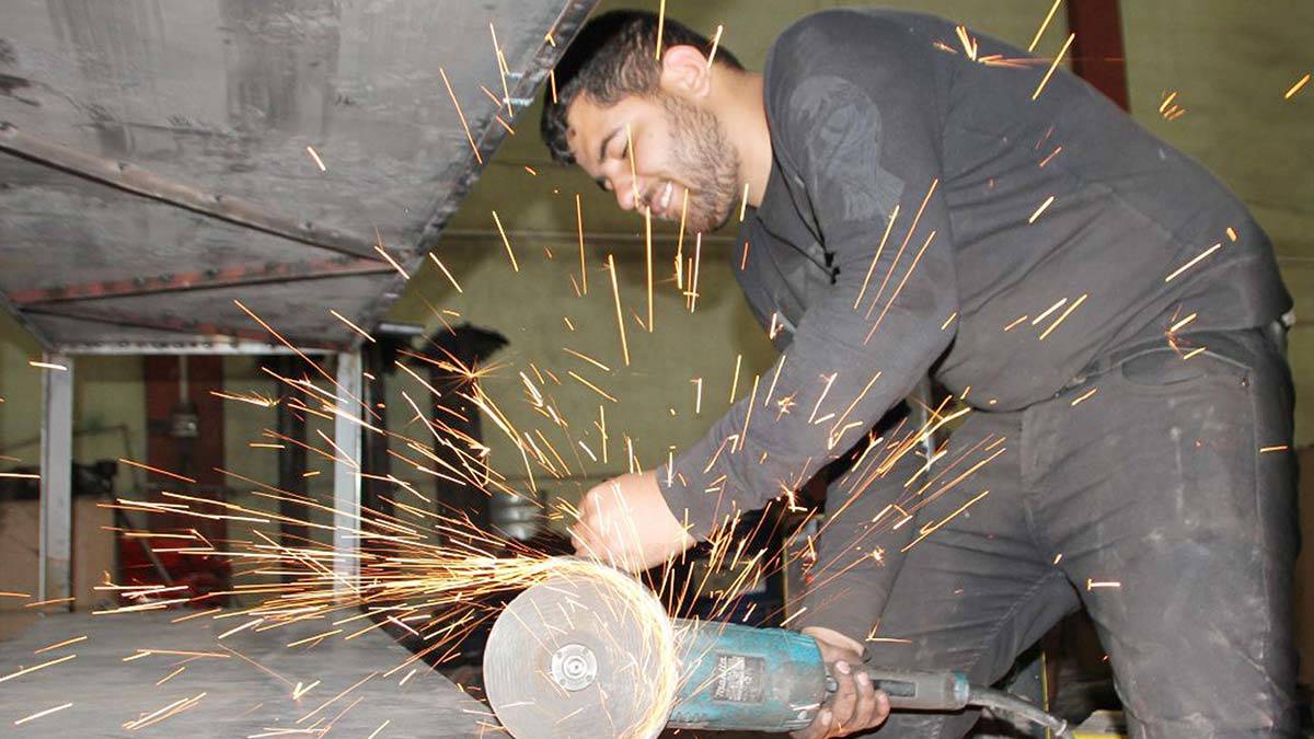 Muş'un Malazgirt ilçesindeki Tarım Makineleri İhtisas Sanayi Sitesi'nde (TARMİSS) 10 firma ürettikleri tarım aletlerini 5 ülkeye ihraç ediyor.