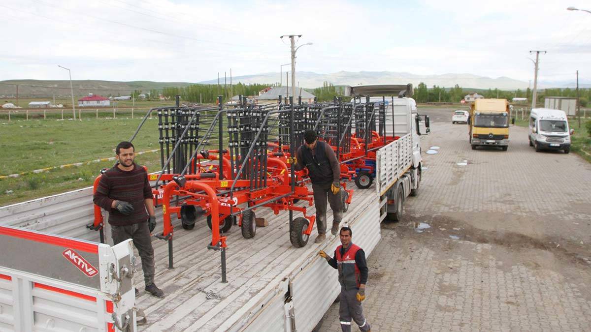 Ürettikleri tarım aletlerini 5 ülkeye ihraç ediyorlar